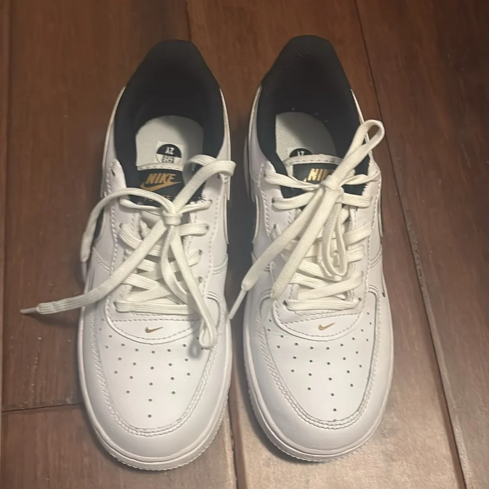 Nike Air Force 1 Kids 2Y White and Black Sneakers